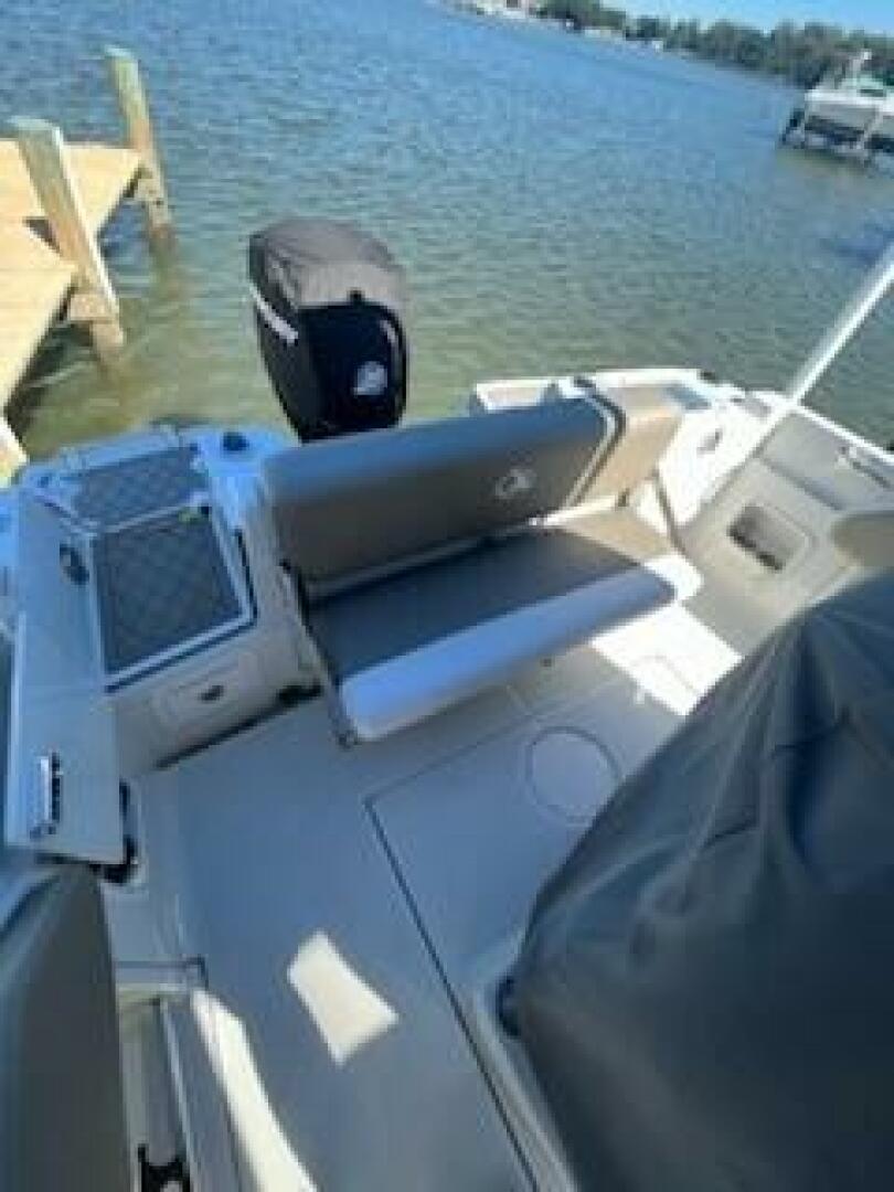 Slide: The Image of Crownline Boats FINSEEKER 2022 - 4867046