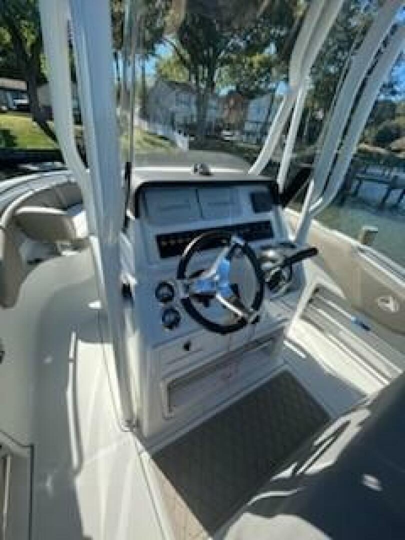 Slide: The Image of Crownline Boats FINSEEKER 2022 - 4867049