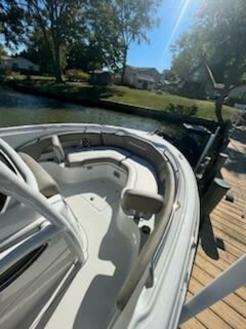 Slide: The Image of Crownline Boats FINSEEKER 2022 - 4867036