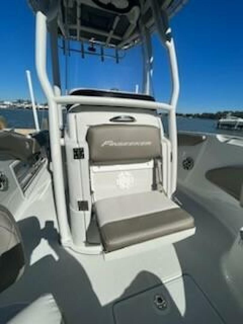 Slide: The Image of Crownline Boats FINSEEKER 2022 - 4867041