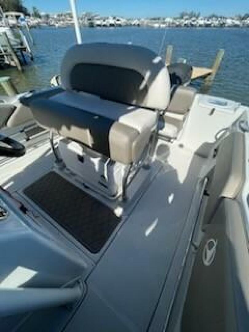Slide: The Image of Crownline Boats FINSEEKER 2022 - 4867043