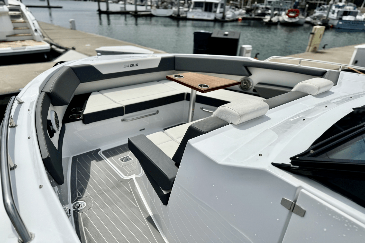 Slide: The Image of Cruisers 34 GLS 2023 - 34