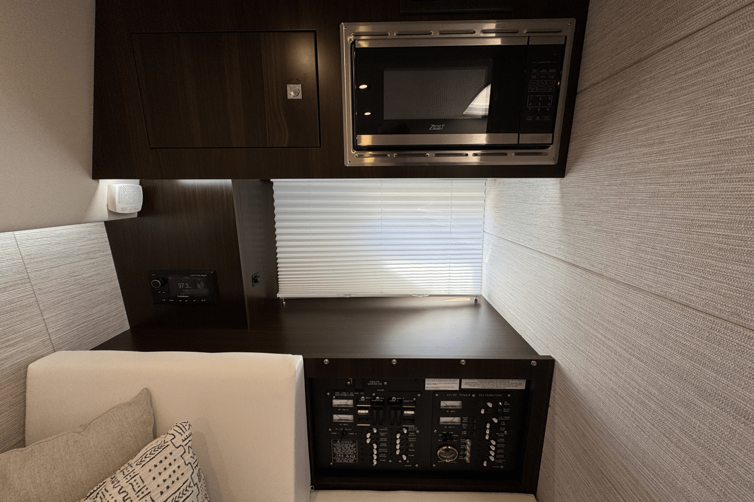 Slide: The Image of Cruisers 34 GLS 2023 - 71