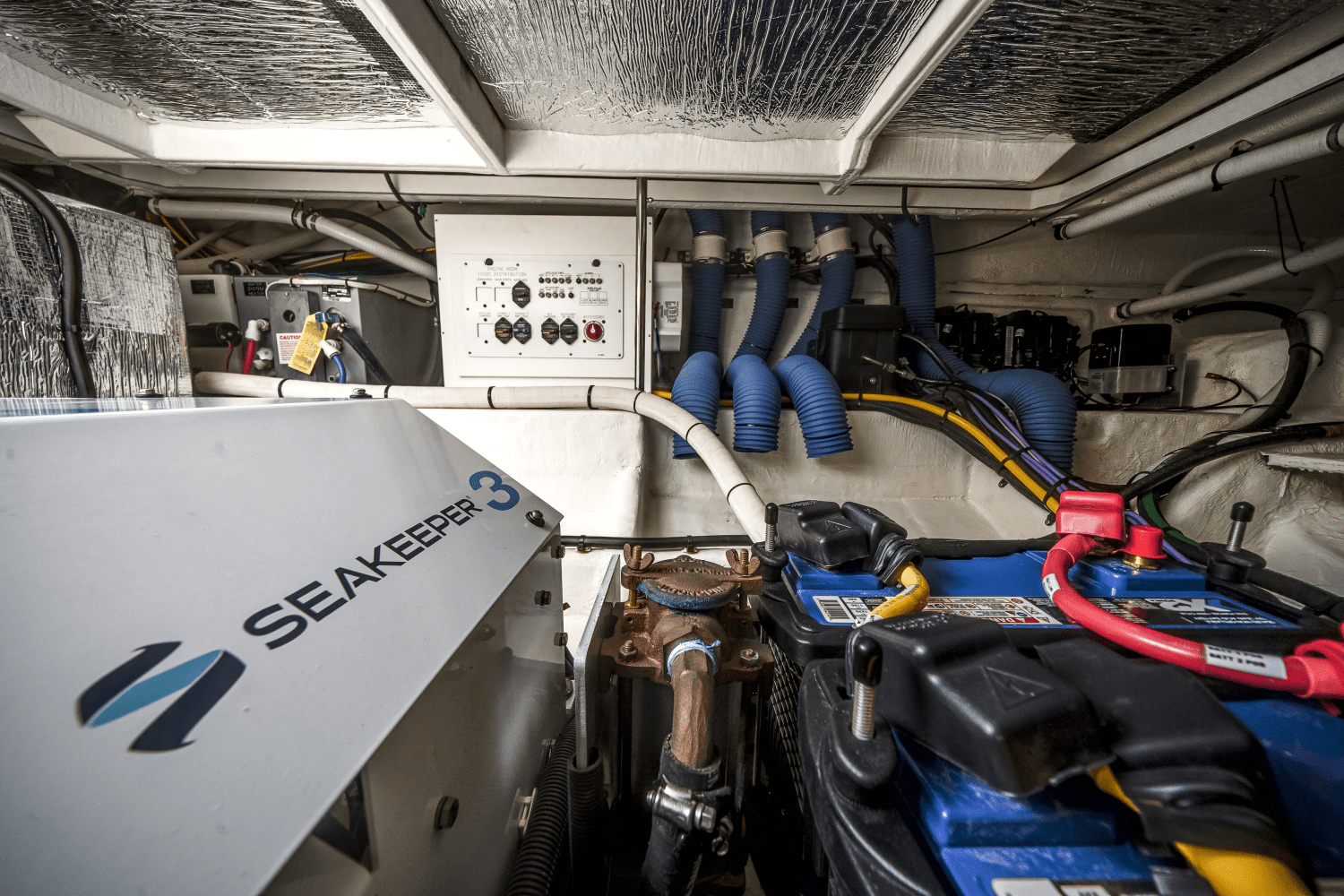 Slide: The Image of Cruisers 34 GLS OUTBOARD 2023 - 1