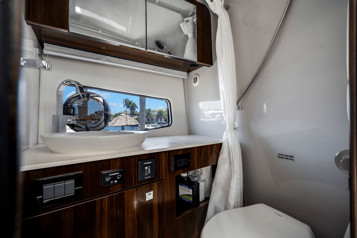 Slide: The Image of Cruisers 34 GLS OUTBOARD 2023 - 26
