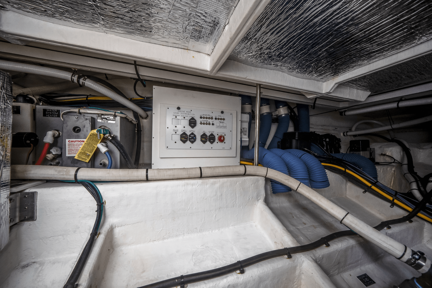 Slide: The Image of Cruisers 34 GLS OUTBOARD 2023 - 27
