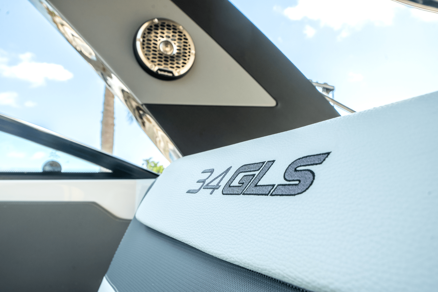 Slide: The Image of Cruisers 34 GLS OUTBOARD 2023 - 28