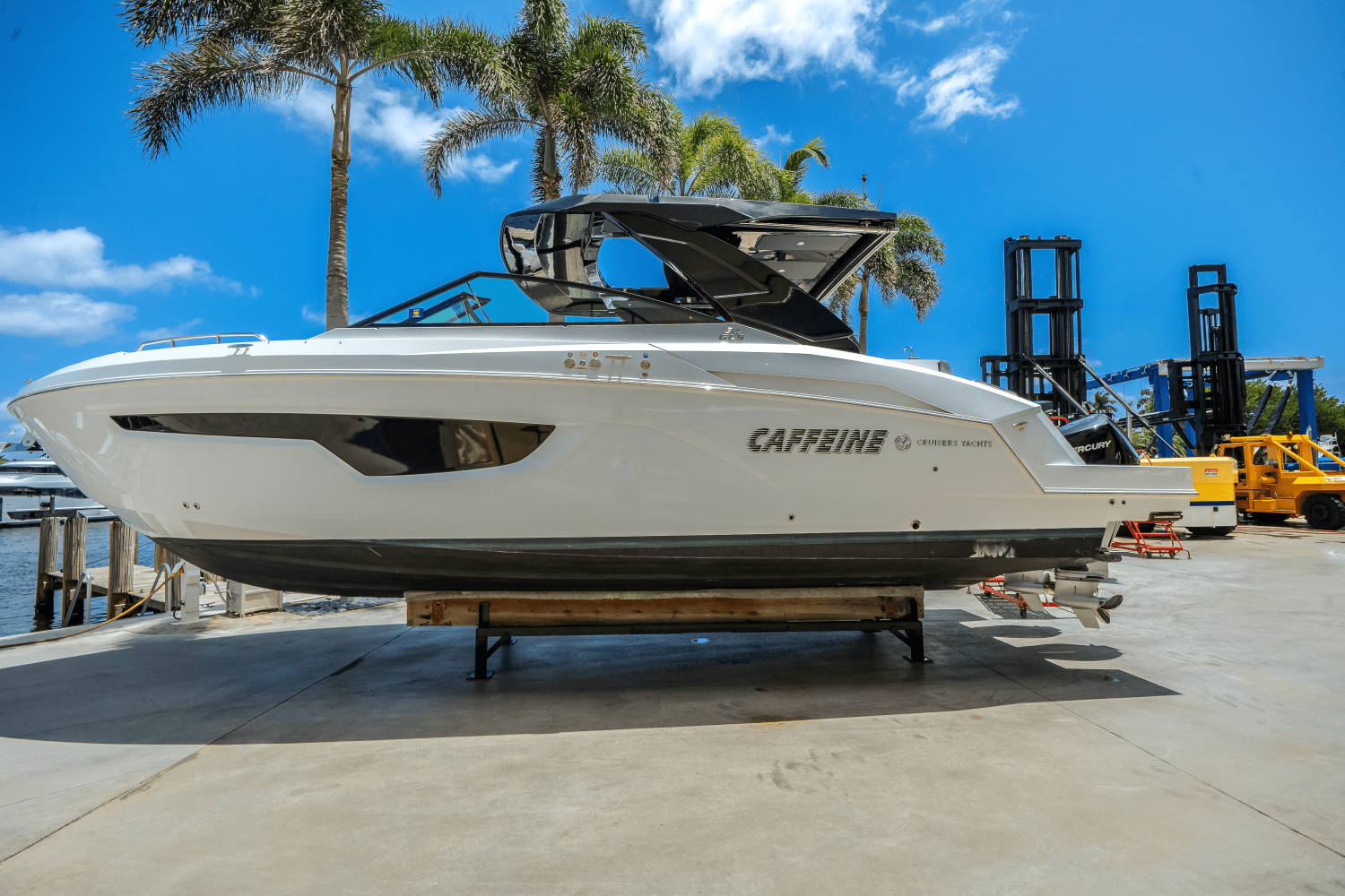 Slide: The Image of Cruisers 34 GLS OUTBOARD 2023 - 3