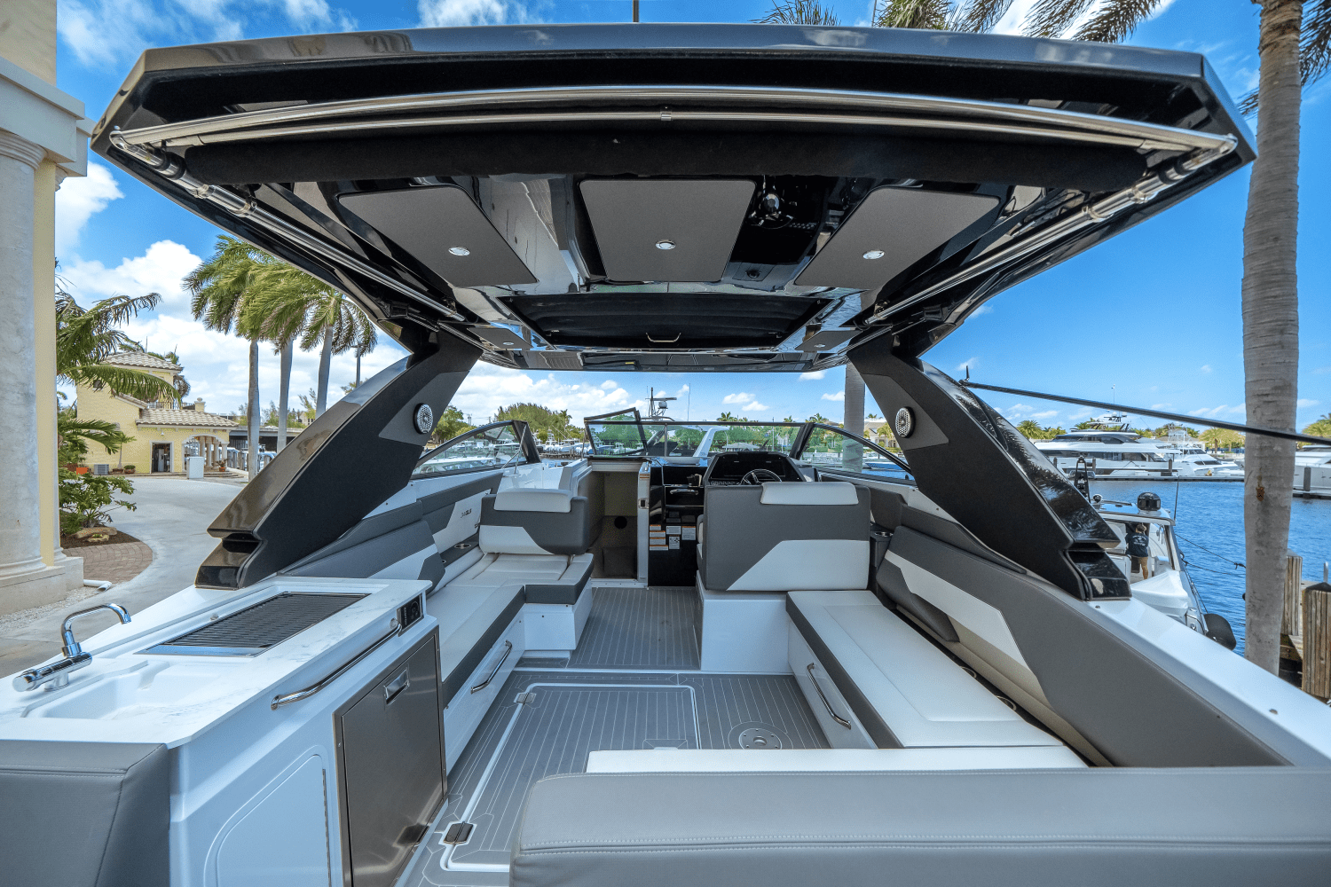 Slide: The Image of Cruisers 34 GLS OUTBOARD 2023 - 7