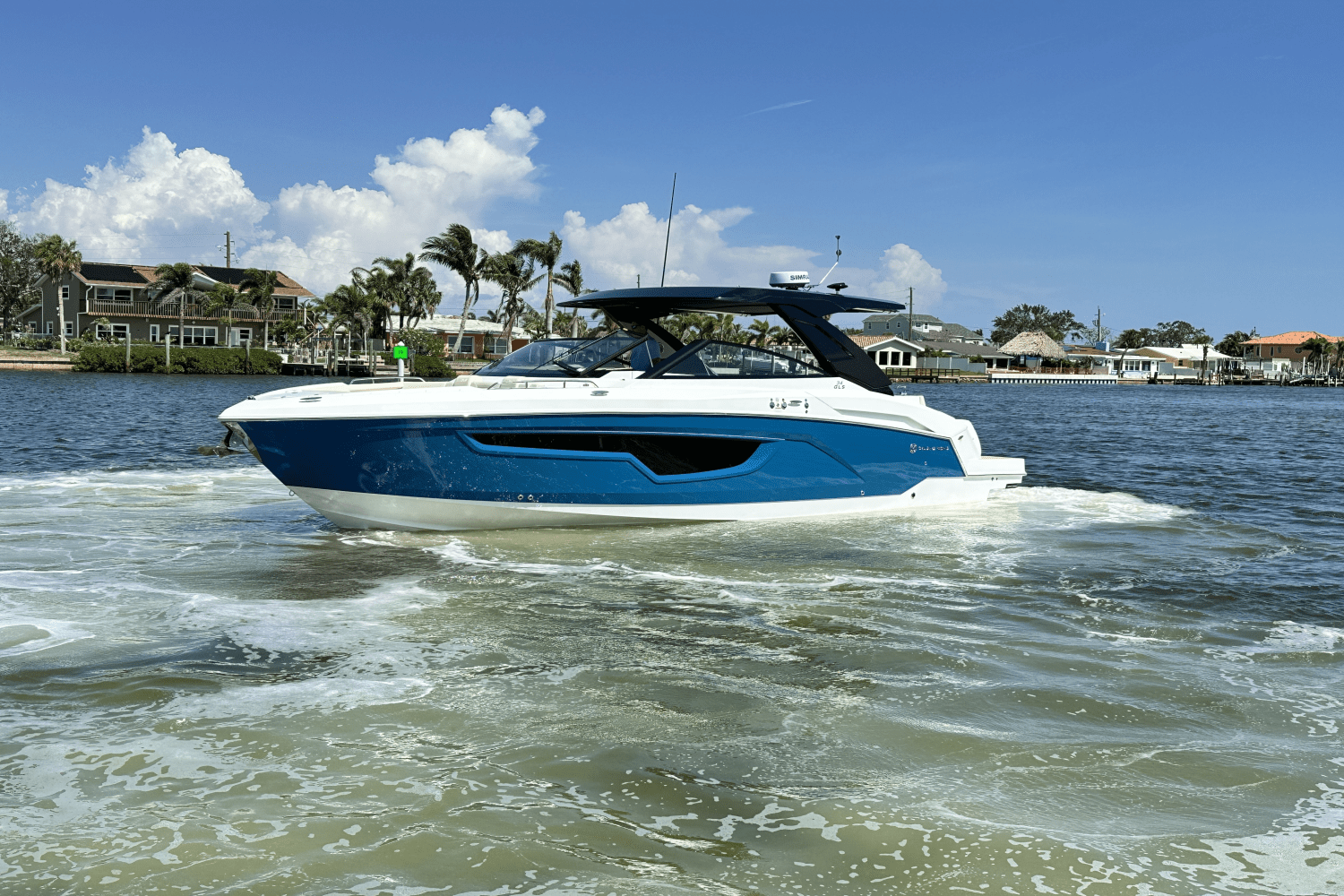 Slide: The Image of Cruisers 34 GLS Outboard 2025 - 0