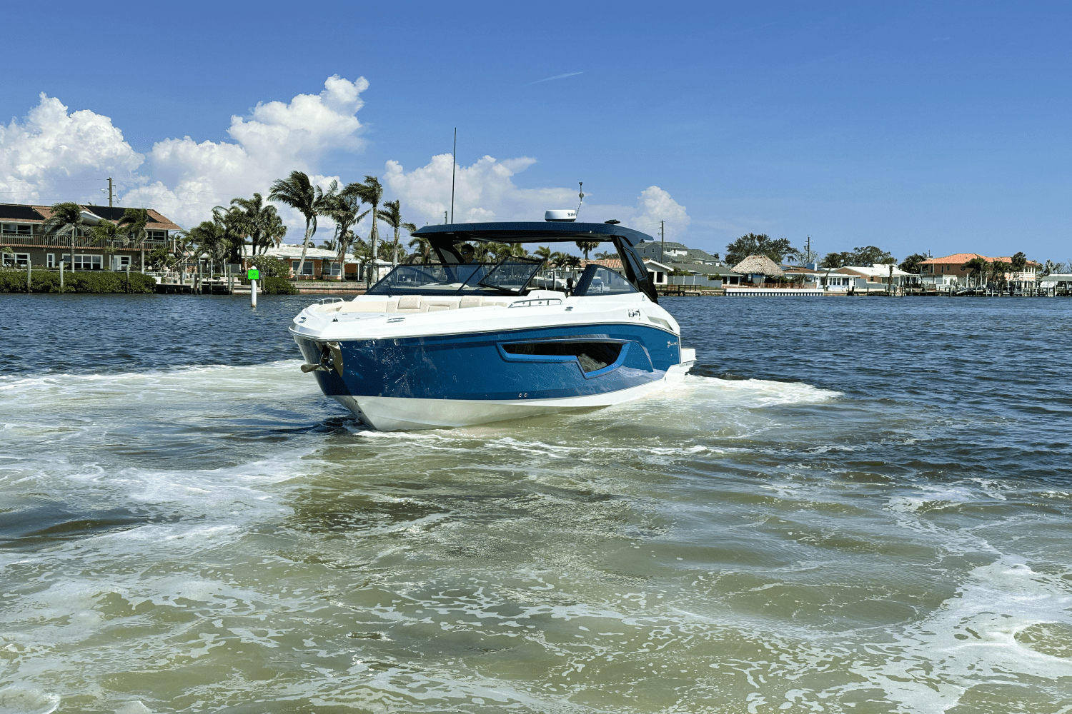 Slide: The Image of Cruisers 34 GLS Outboard 2025 - 1