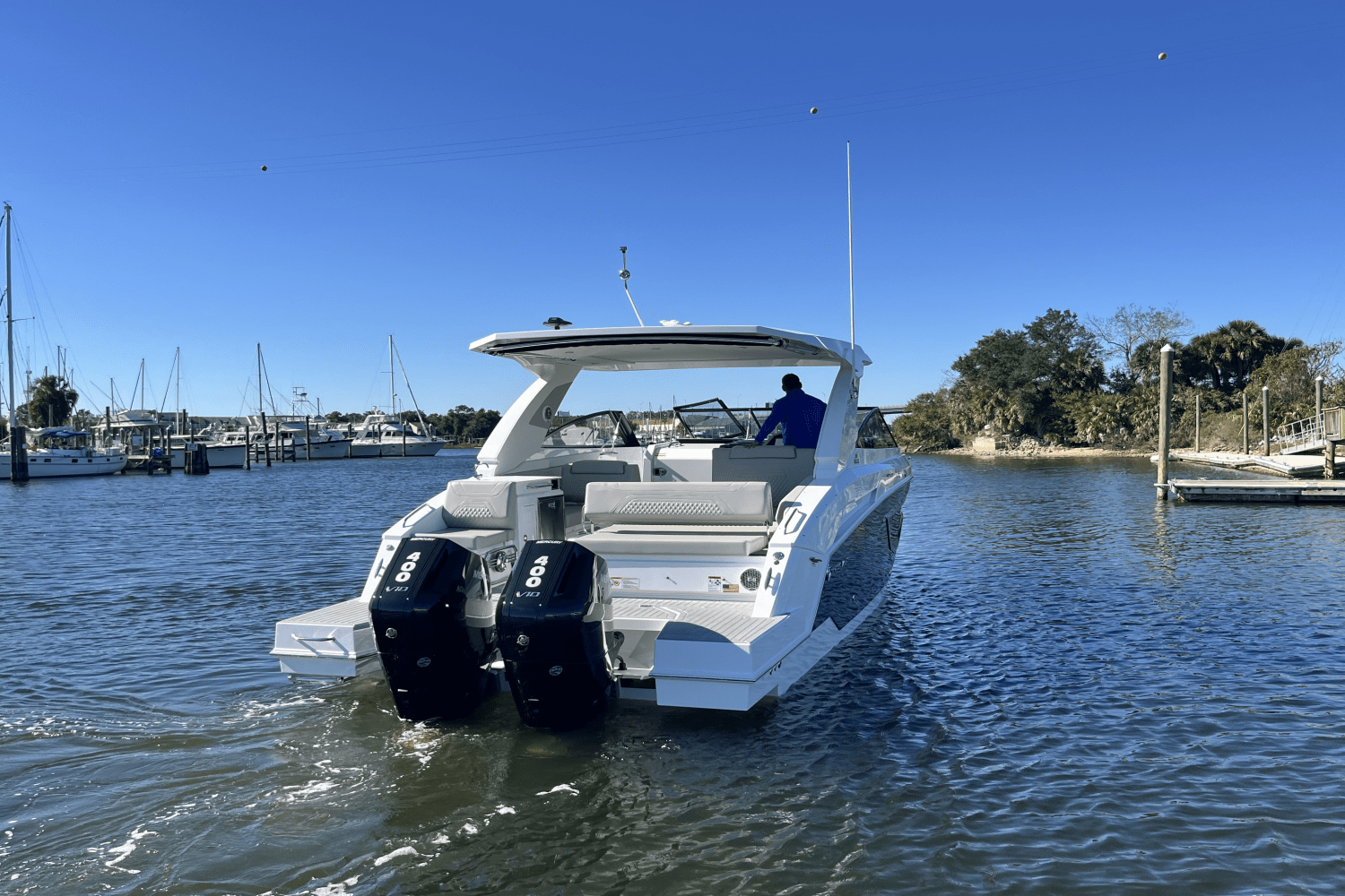 Slide: The Image of Cruisers 34 GLS Outboard 2025 - 10