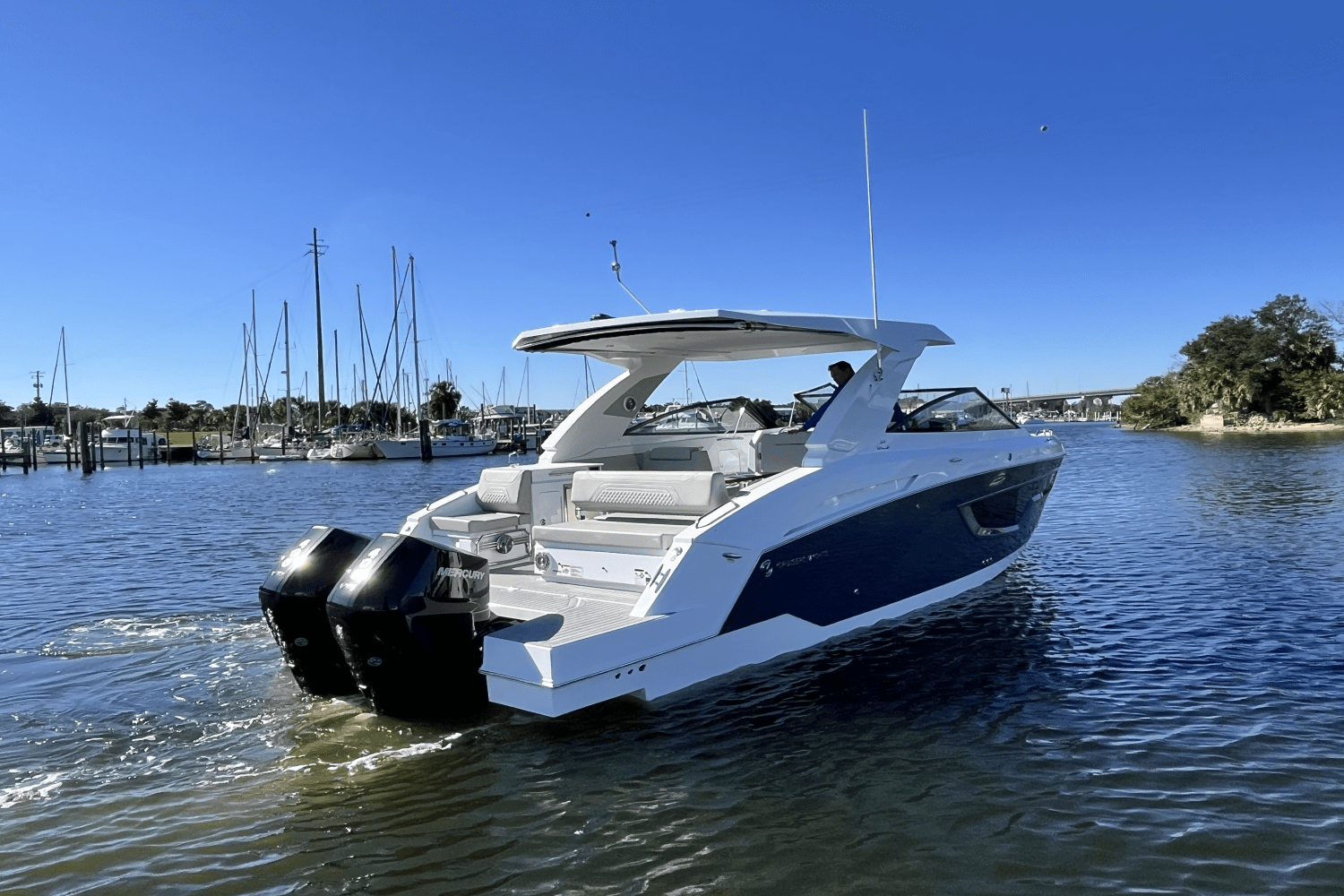 Slide: The Image of Cruisers 34 GLS Outboard 2025 - 11