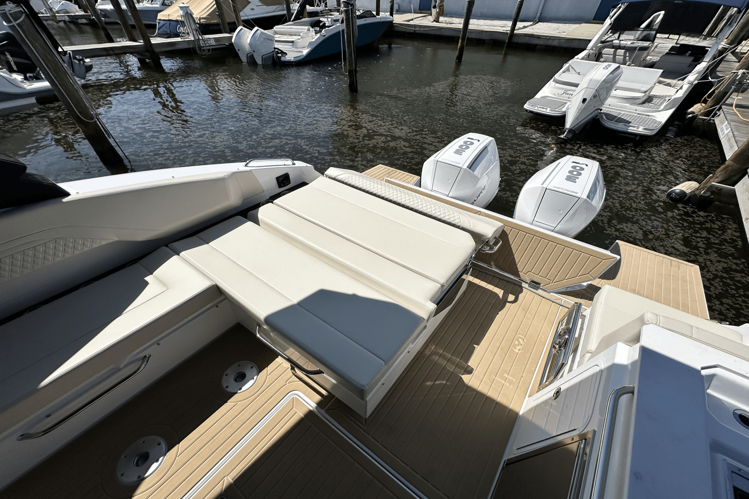Slide: The Image of Cruisers 34 GLS Outboard 2025 - 11