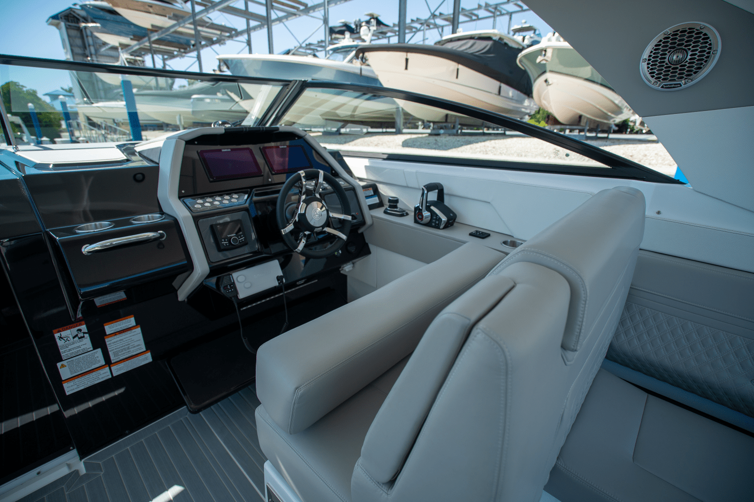 Slide: The Image of Cruisers 34 GLS Outboard 2025 - 12