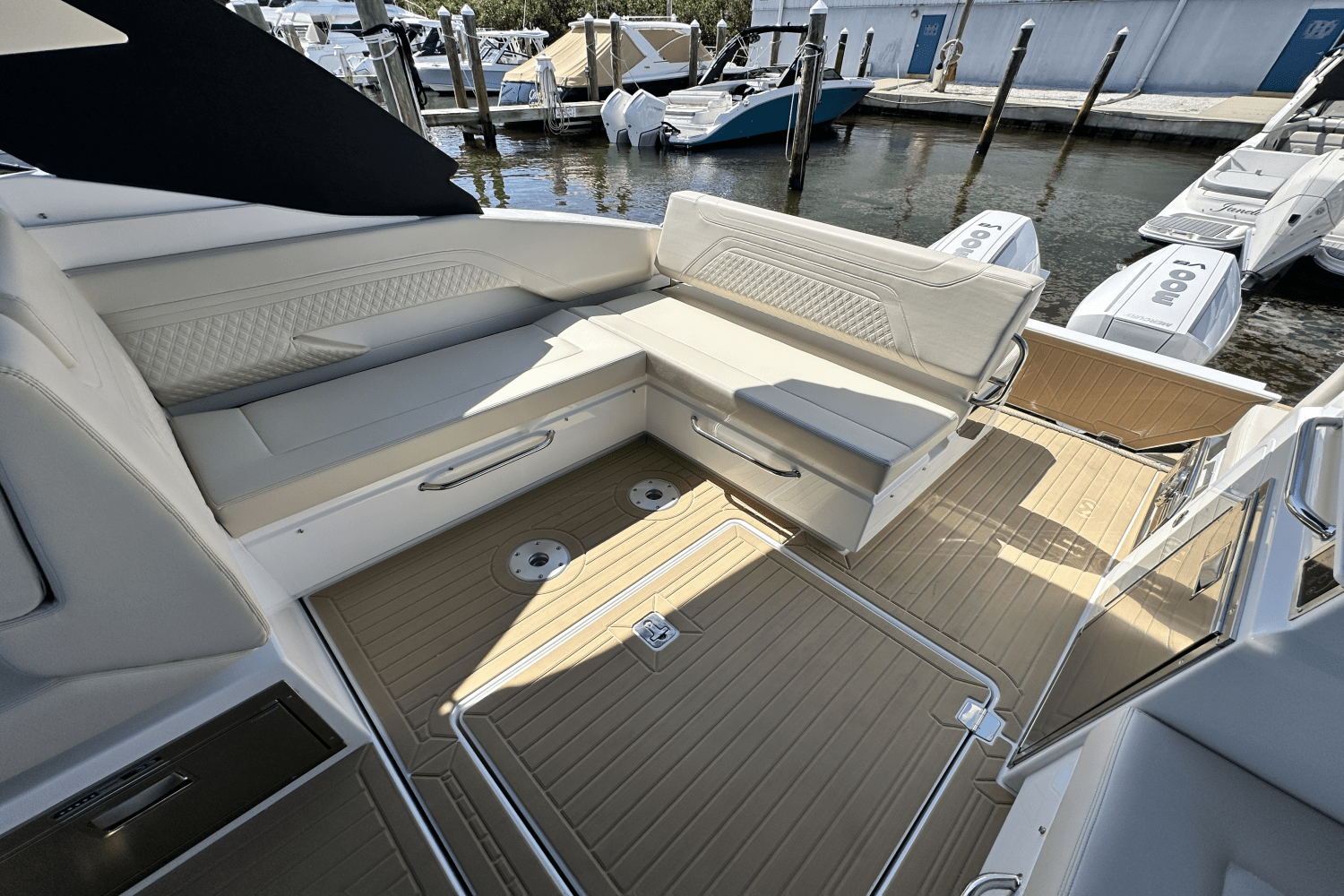 Slide: The Image of Cruisers 34 GLS Outboard 2025 - 12