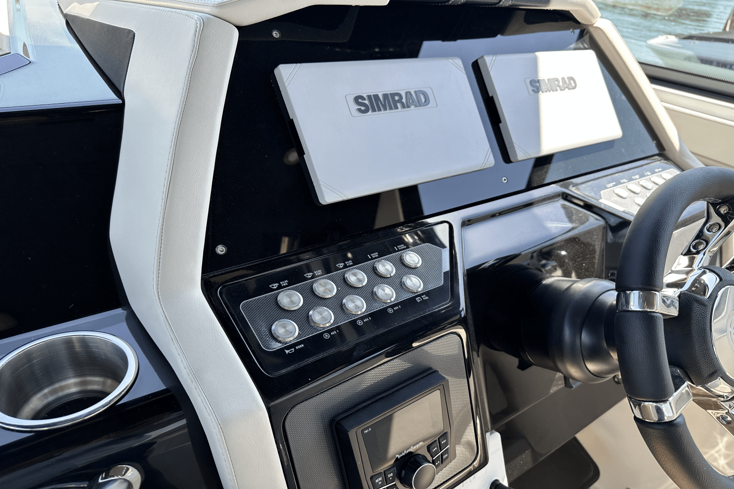 Slide: The Image of Cruisers 34 GLS Outboard 2025 - 13