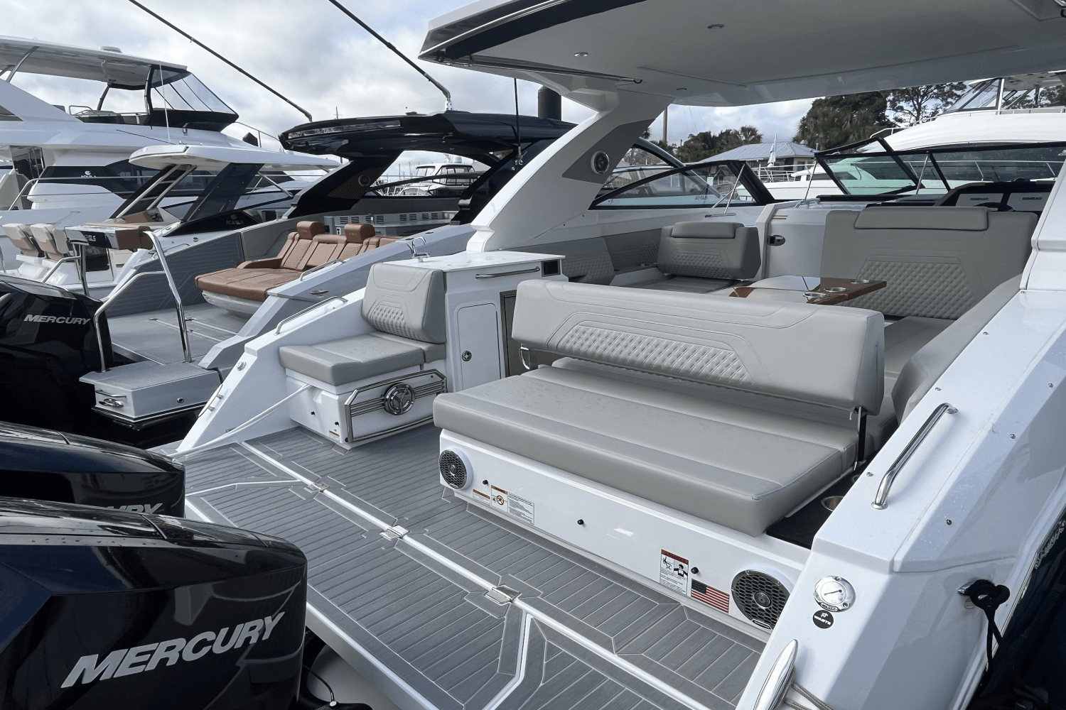 Slide: The Image of Cruisers 34 GLS Outboard 2025 - 14
