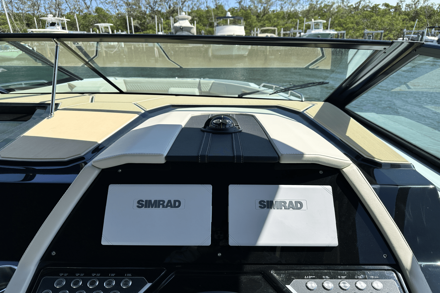 Slide: The Image of Cruisers 34 GLS Outboard 2025 - 15