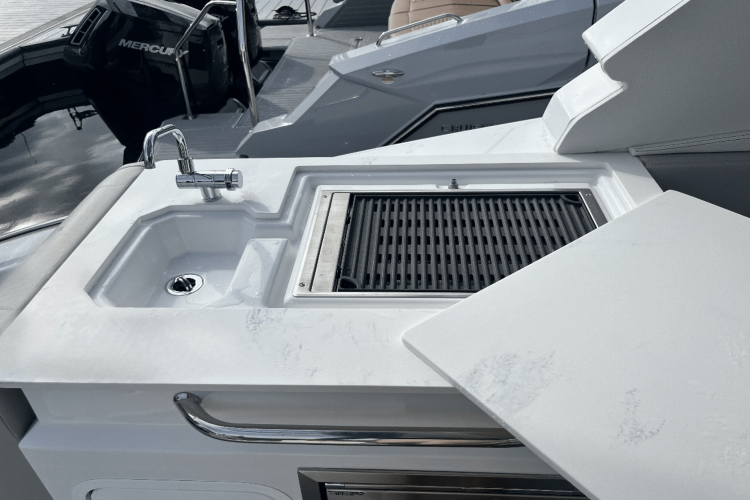 Slide: The Image of Cruisers 34 GLS Outboard 2025 - 16
