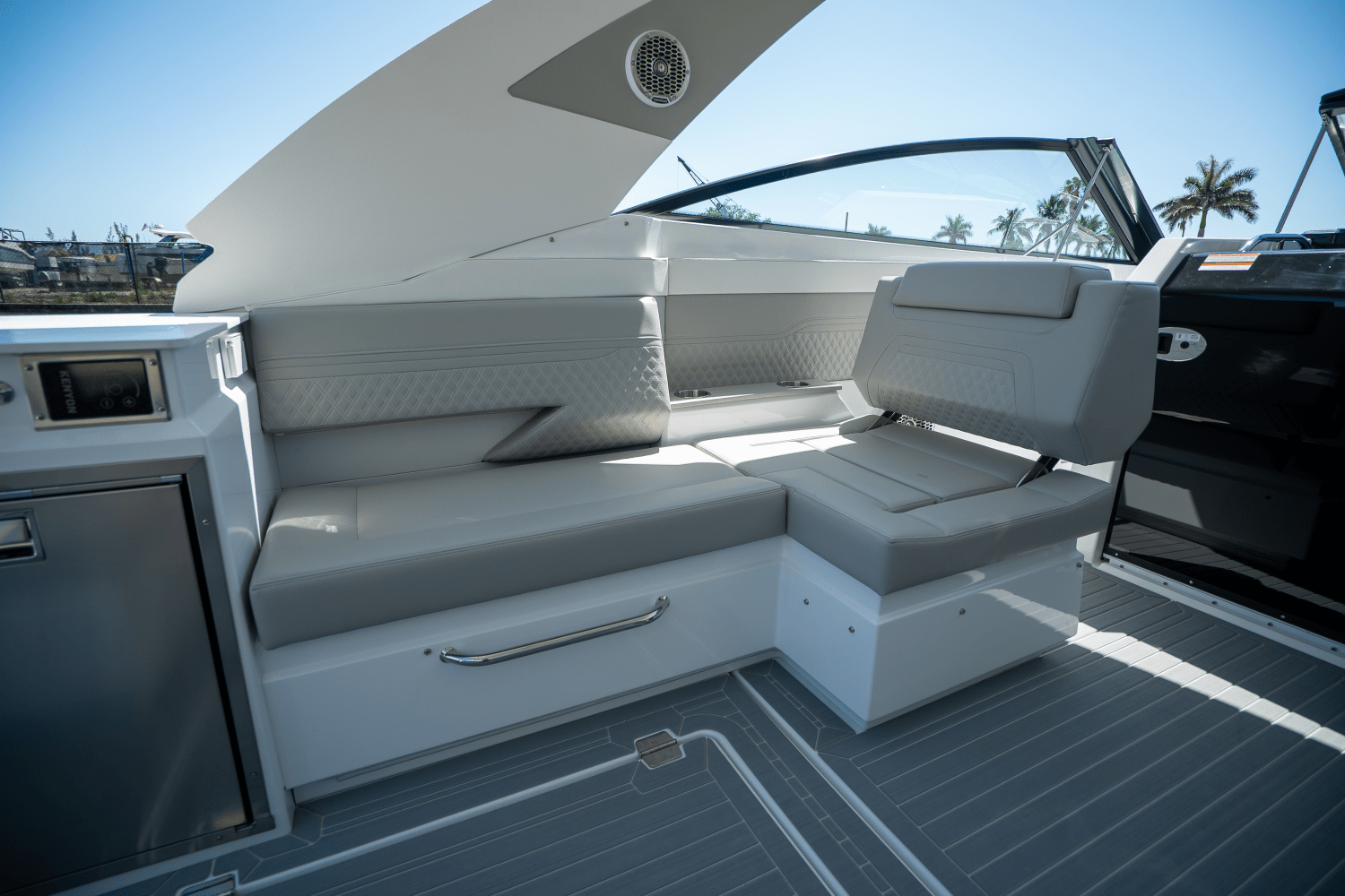 Slide: The Image of Cruisers 34 GLS Outboard 2025 - 17