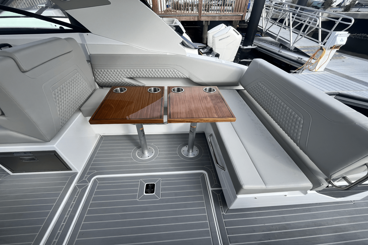 Slide: The Image of Cruisers 34 GLS Outboard 2025 - 18