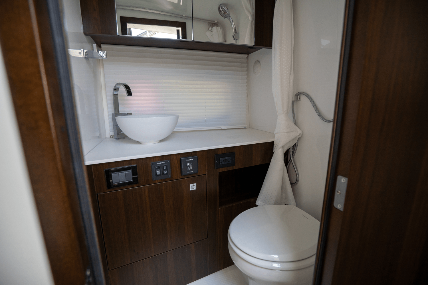 Slide: The Image of Cruisers 34 GLS Outboard 2025 - 19