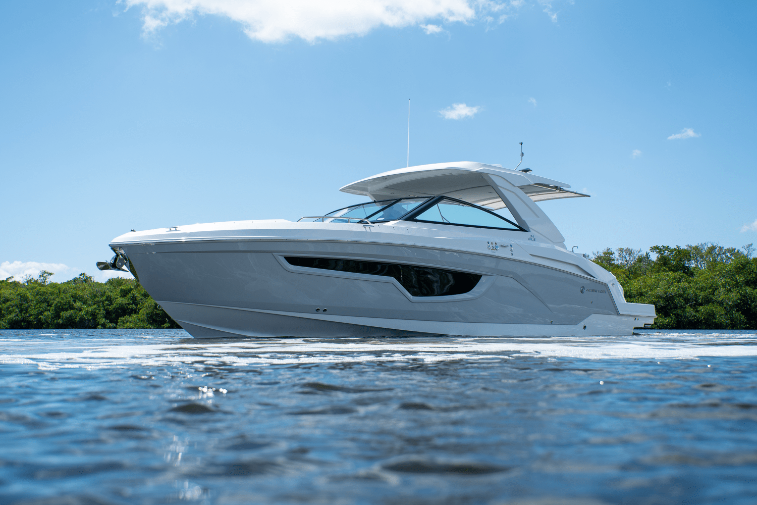Slide: The Image of Cruisers 34 GLS Outboard 2025 - 2