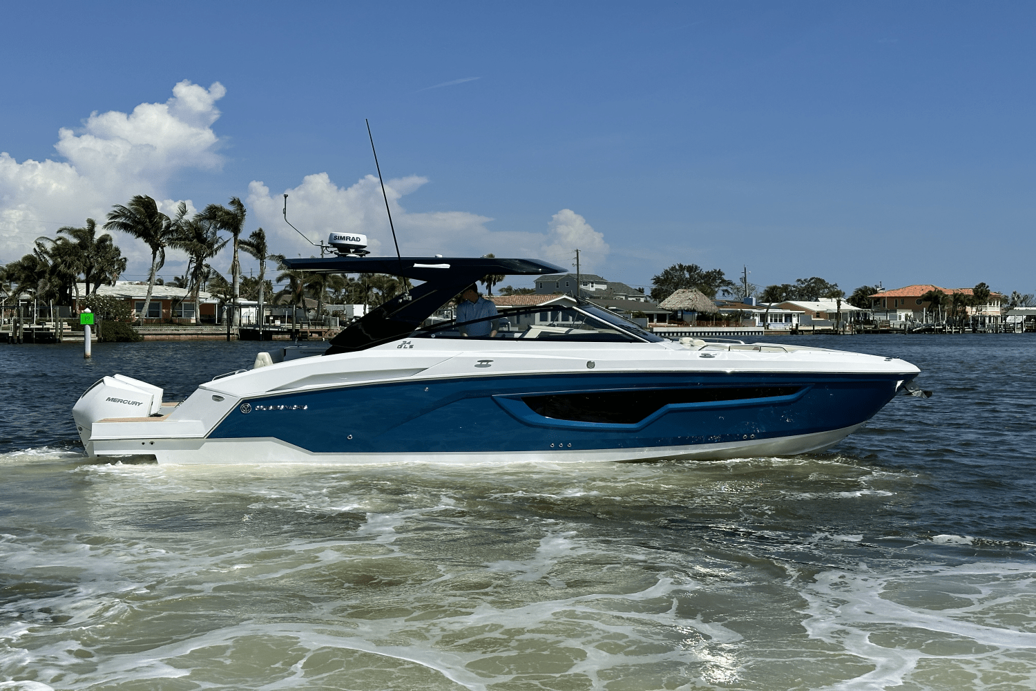 Slide: The Image of Cruisers 34 GLS Outboard 2025 - 3