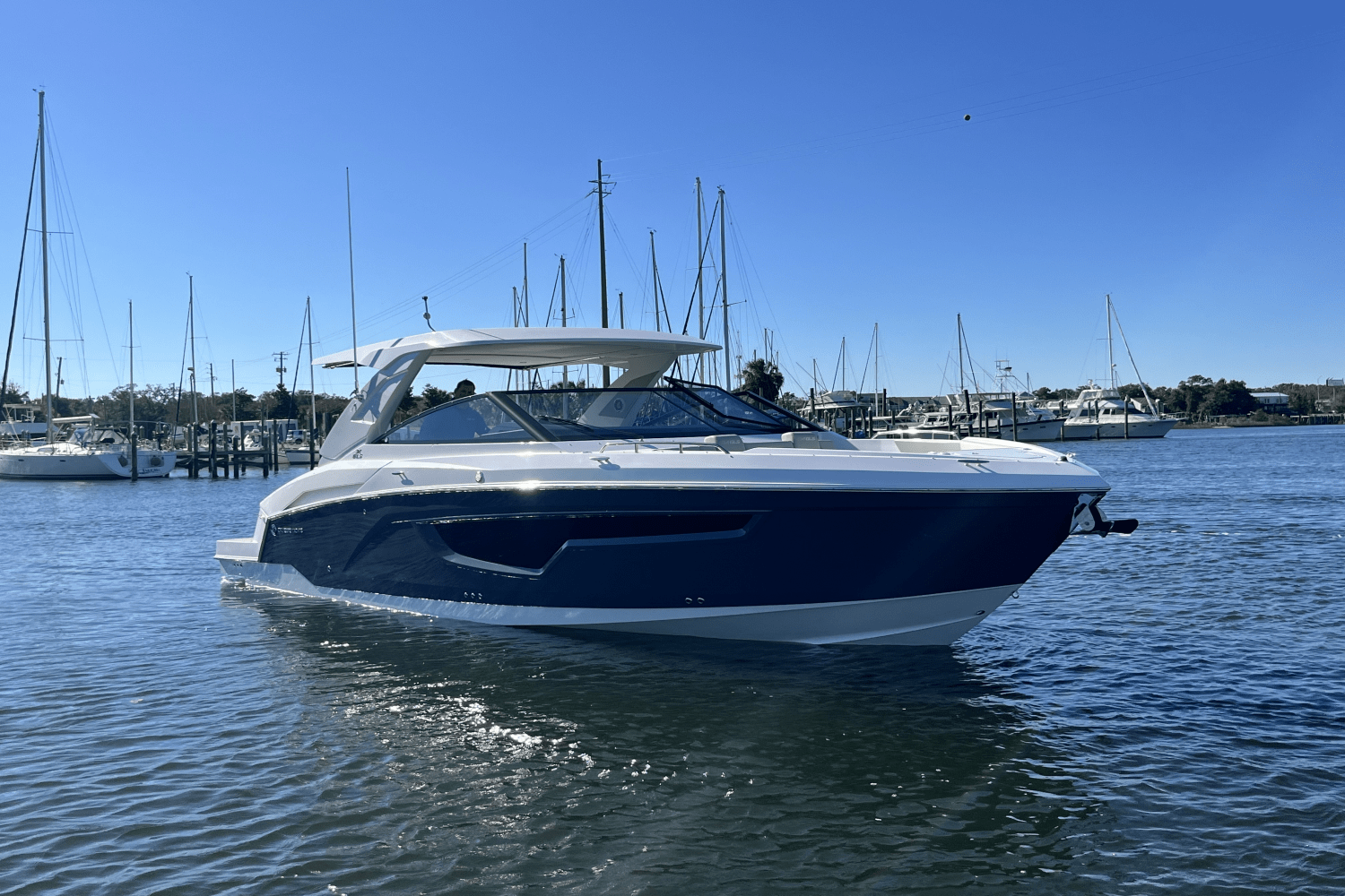 Slide: The Image of Cruisers 34 GLS Outboard 2025 - 3
