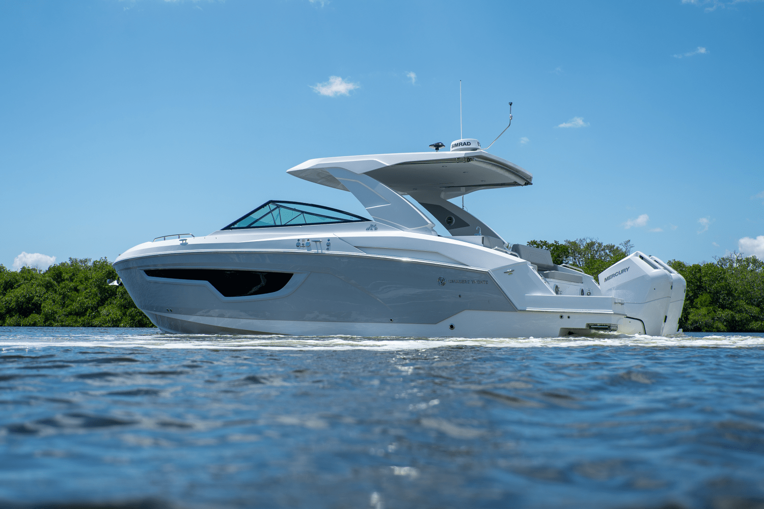 Slide: The Image of Cruisers 34 GLS Outboard 2025 - 37
