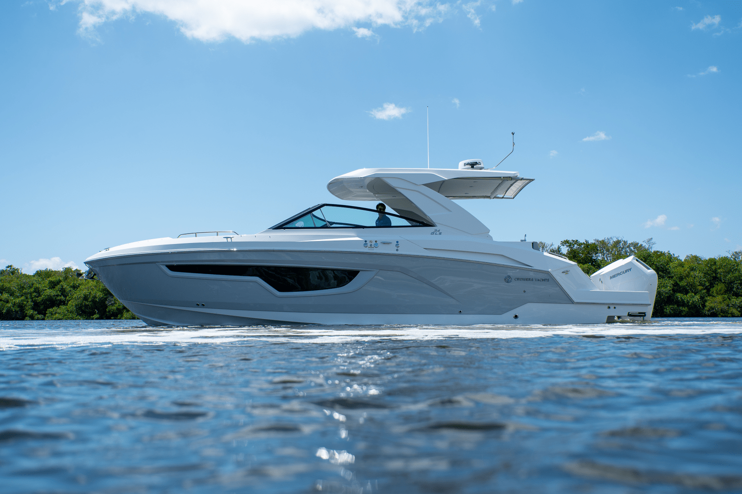Slide: The Image of Cruisers 34 GLS Outboard 2025 - 39