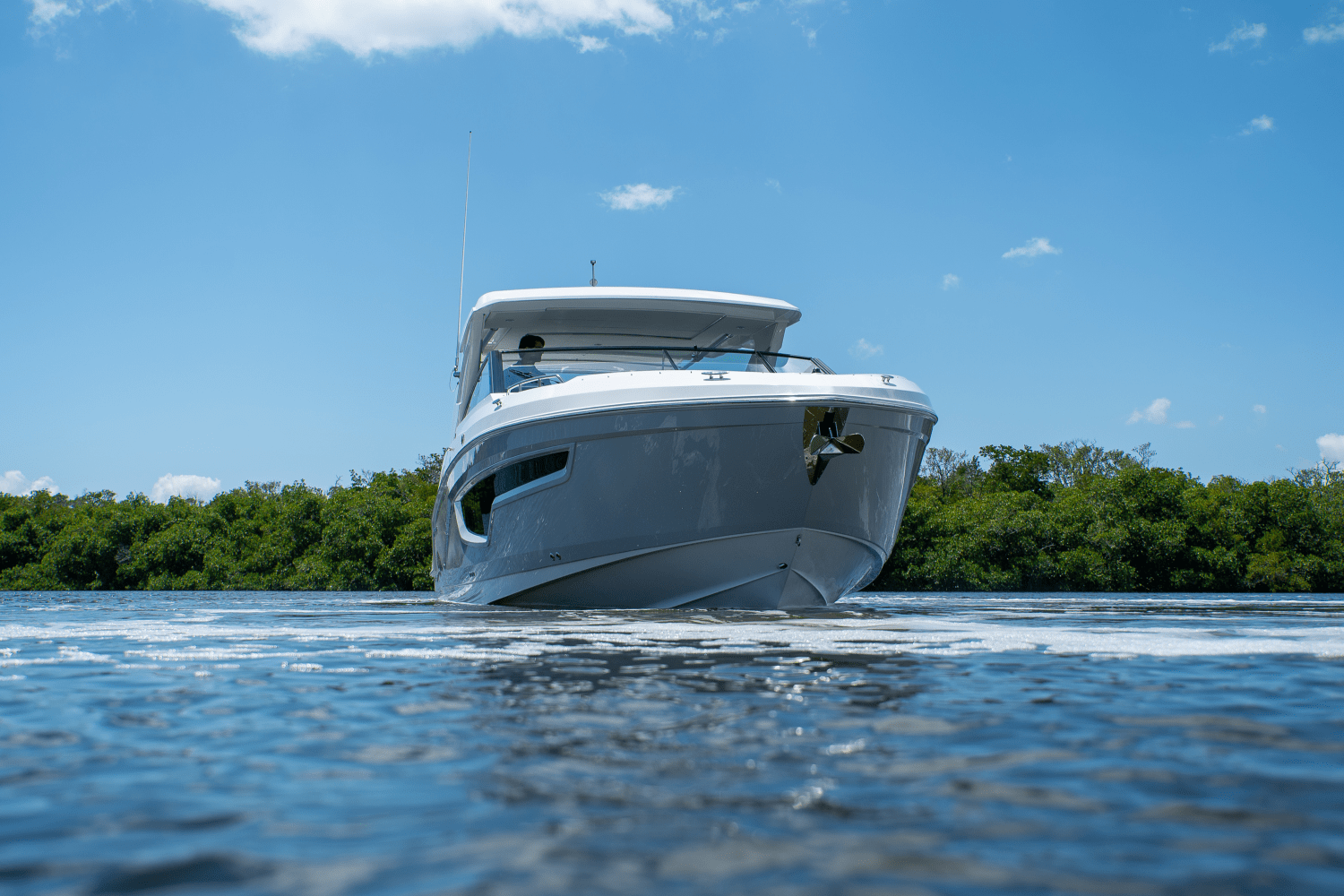 Slide: The Image of Cruisers 34 GLS Outboard 2025 - 43