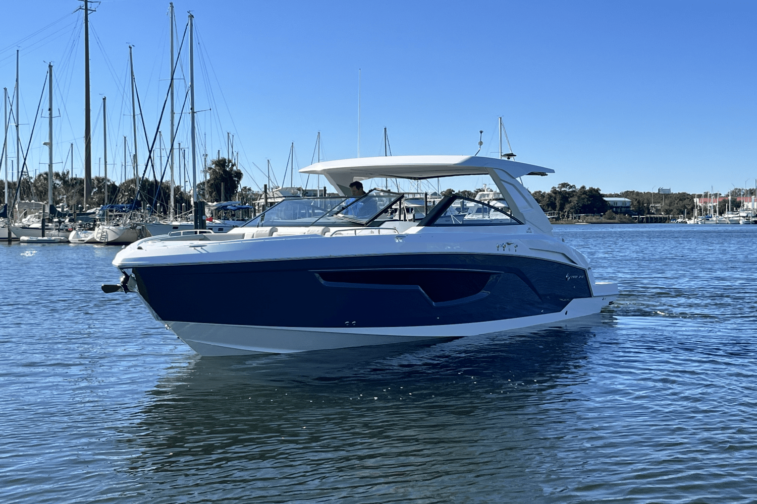 Slide: The Image of Cruisers 34 GLS Outboard 2025 - 6