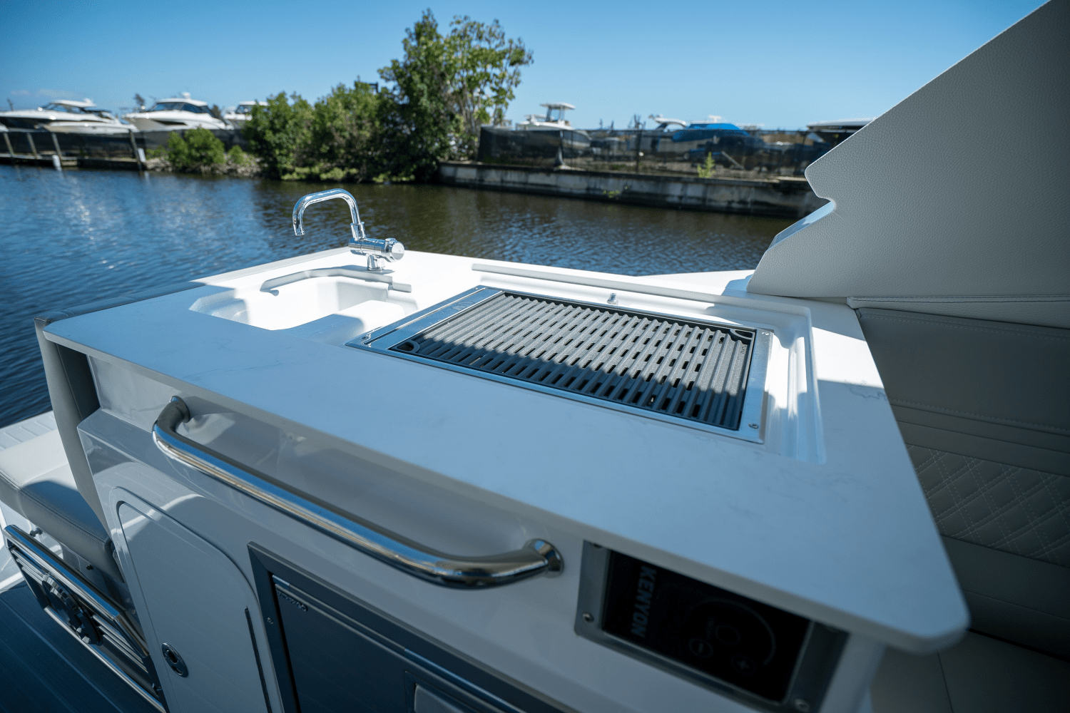 Slide: The Image of Cruisers 34 GLS Outboard 2025 - 9