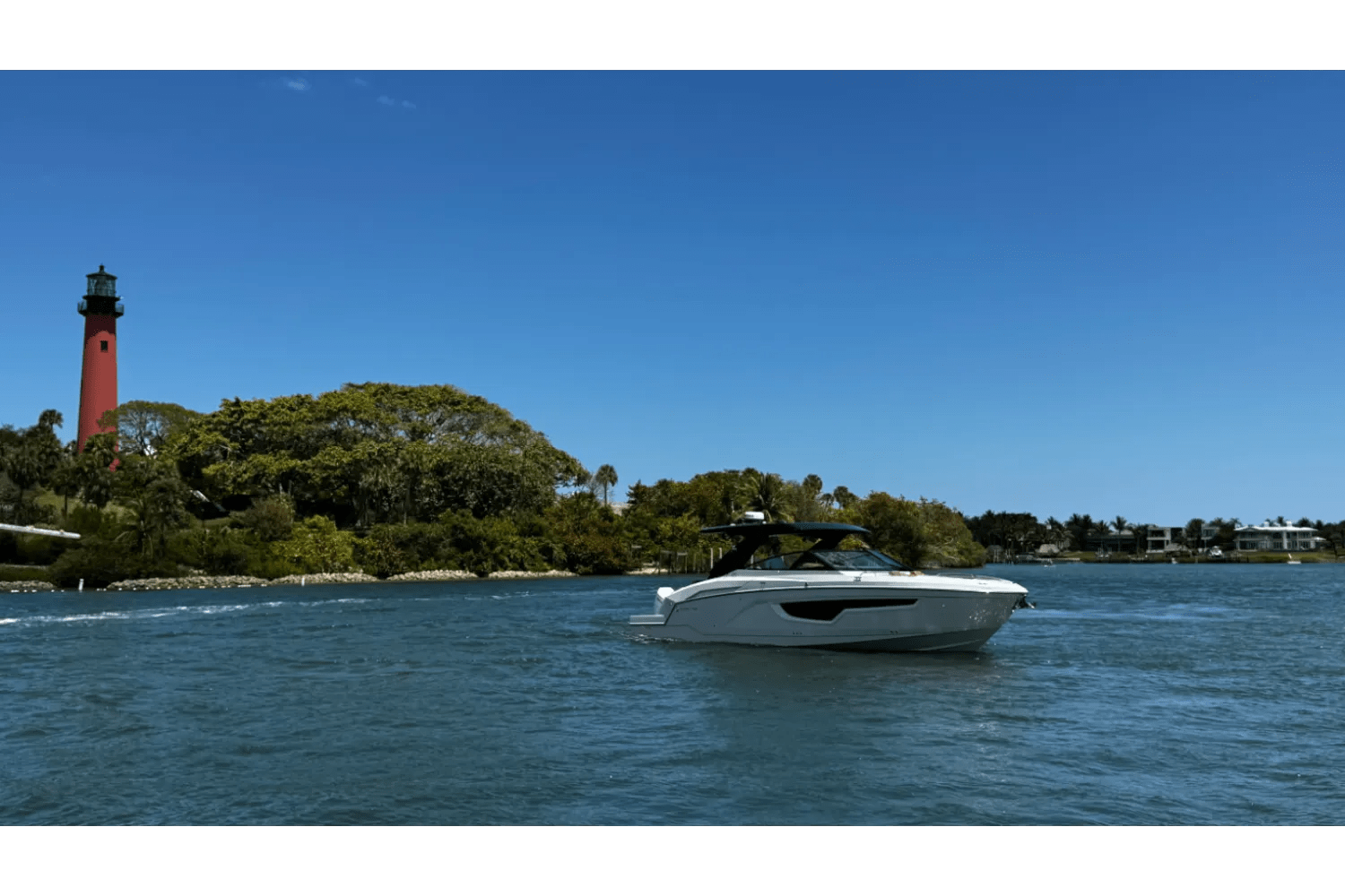 Slide: The Image of Cruisers 34 GLS South Beach Outboard 2024 - 0