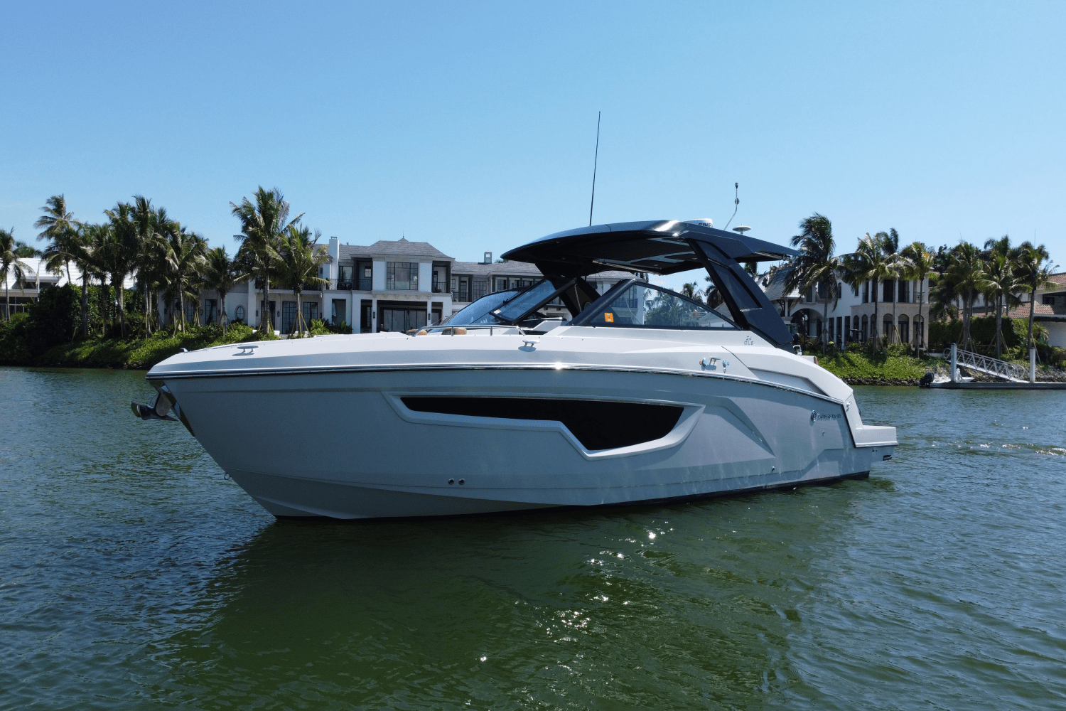 Slide: The Image of Cruisers 34 GLS South Beach Outboard 2024 - 0