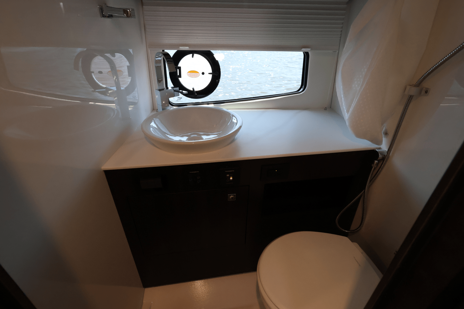 Slide: The Image of Cruisers 34 GLS South Beach Outboard 2024 - 57