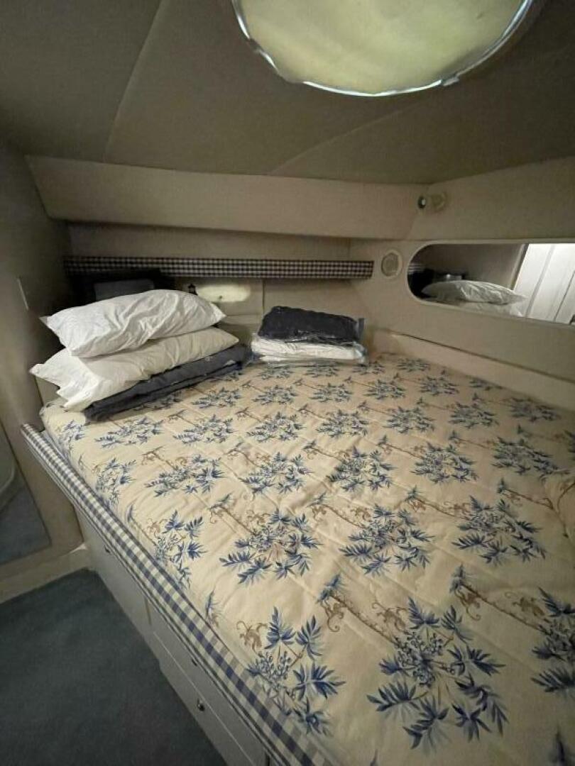 Slide: The Image of 1996 Cruisers 36 Aft Cabin Canis Major - 3905159
