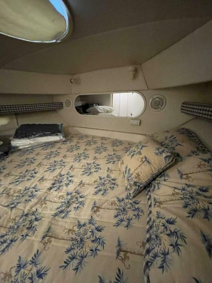 Slide: The Image of 1996 Cruisers 36 Aft Cabin Canis Major - 3905160