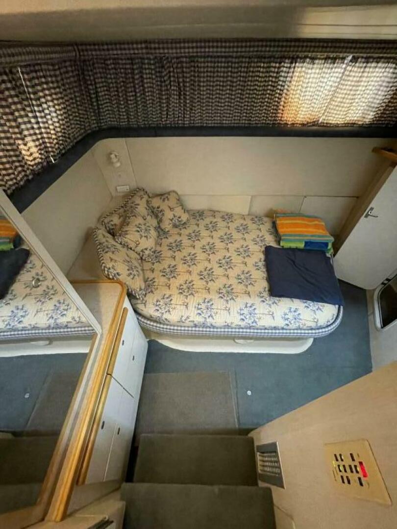 Slide: The Image of 1996 Cruisers 36 Aft Cabin Canis Major - 3905162