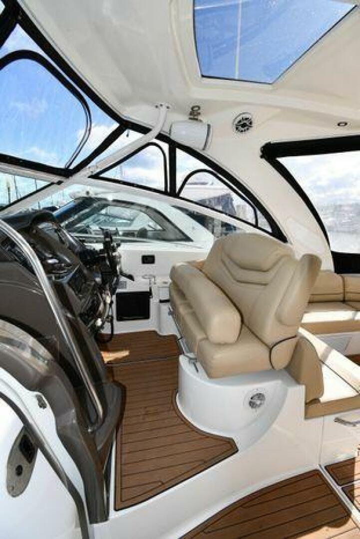 Slide: The Image of Cruisers 380 Express 2012 - 5017090