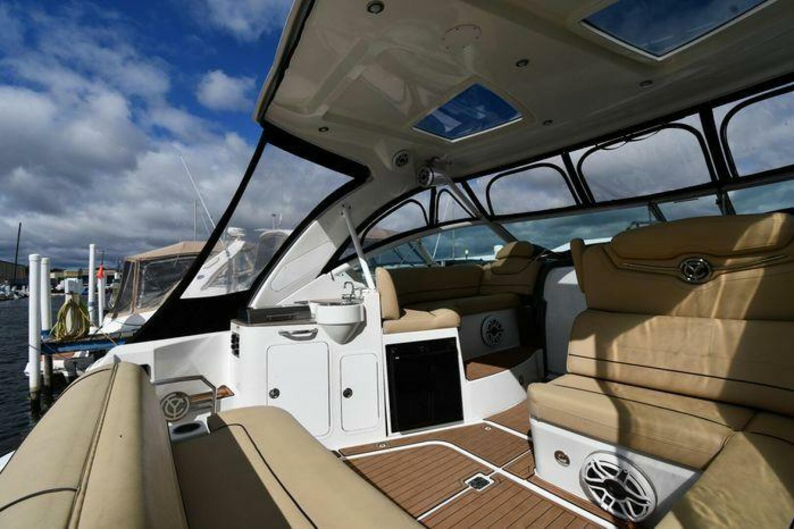 Slide: The Image of Cruisers 380 Express 2012 - 5017094