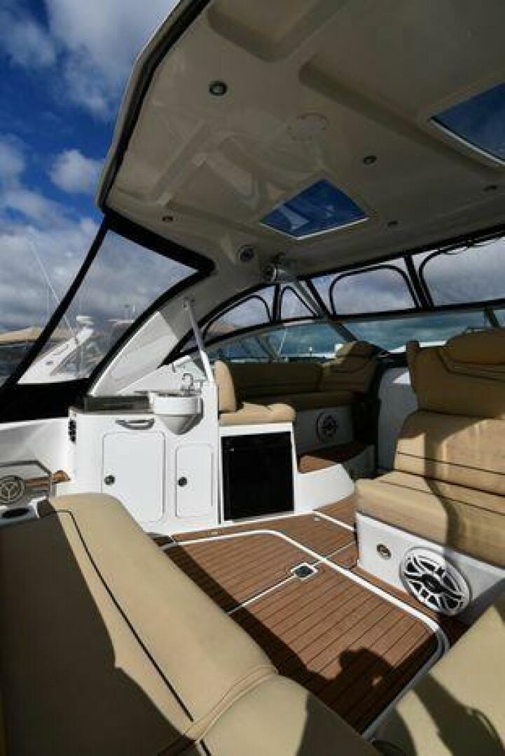 Slide: The Image of Cruisers 380 Express 2012 - 5017095