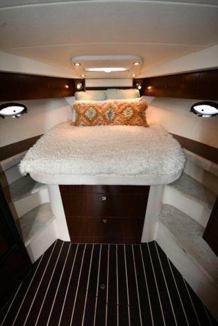 Slide: The Image of Cruisers 380 Express 2012 - 5017107