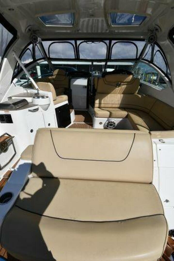 Slide: The Image of Cruisers 380 Express 2012 - 5017080