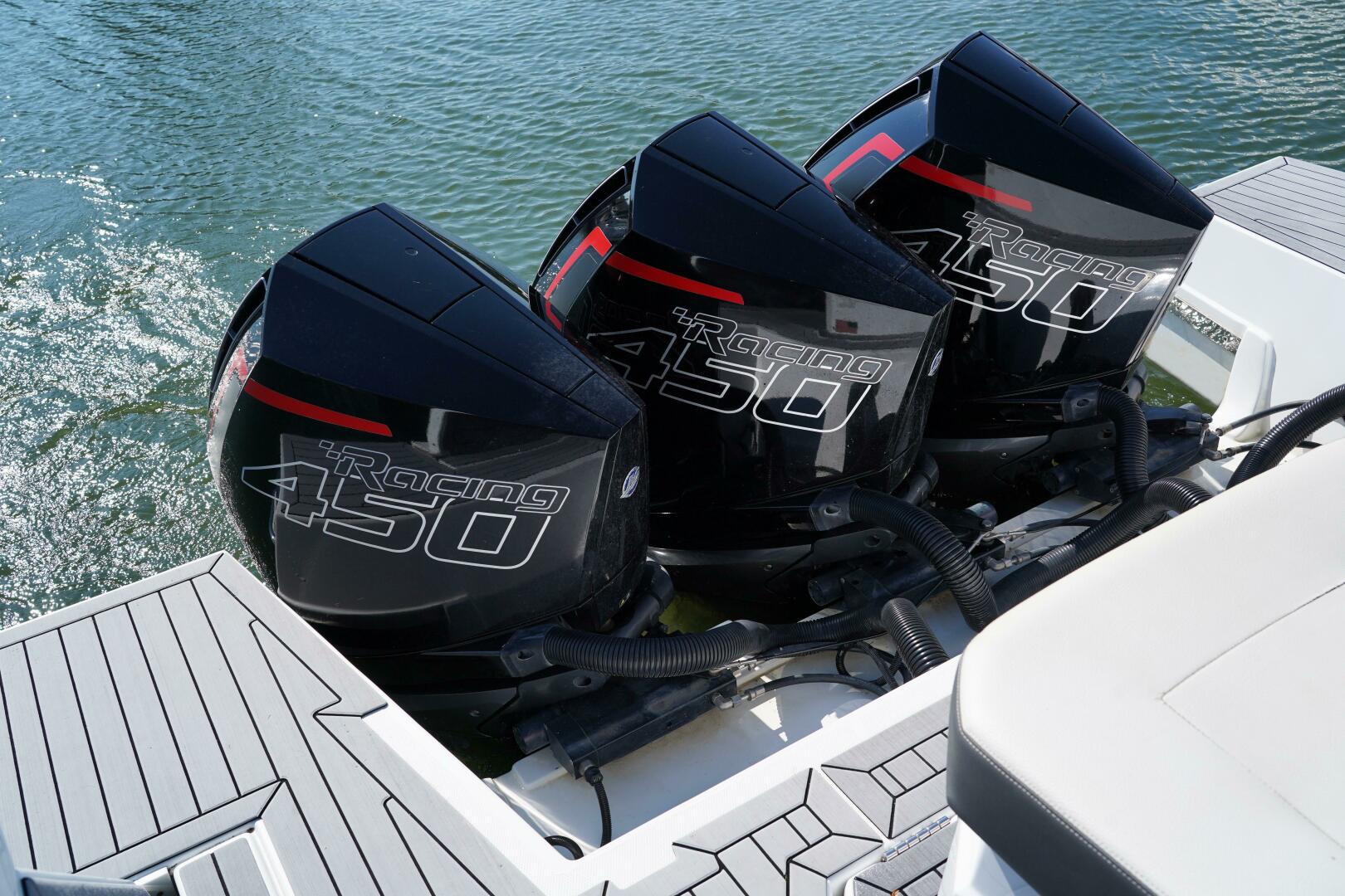 Slide: The Image of Cruisers 38 GLS 2021 - 1