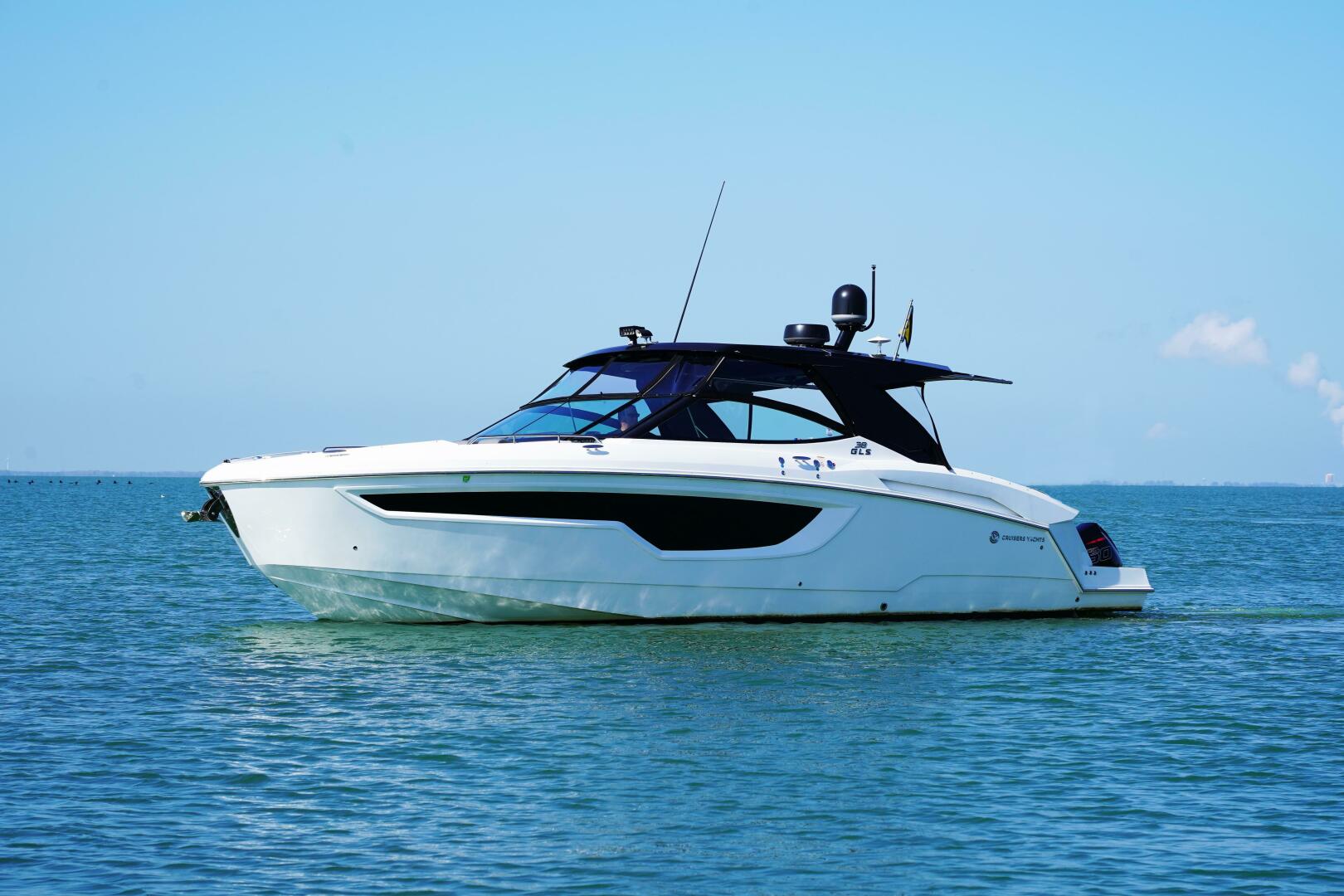 Slide: The Image of Cruisers 38 GLS 2021 - 11