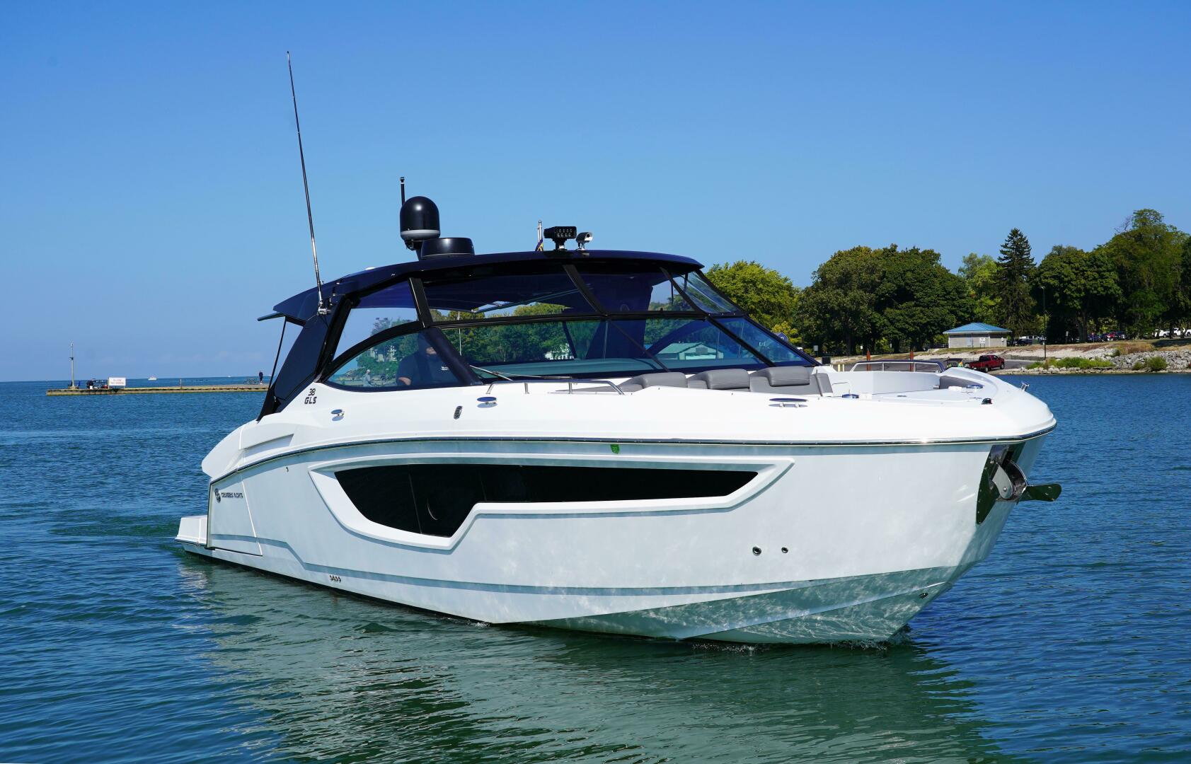Slide: The Image of Cruisers 38 GLS 2021 - 13