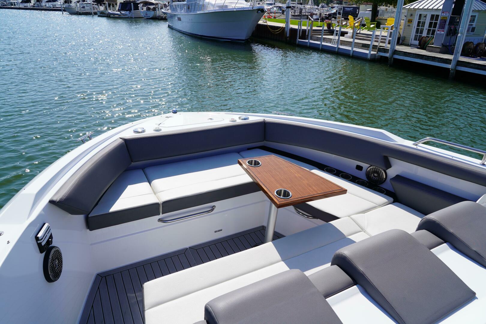 Slide: The Image of Cruisers 38 GLS 2021 - 14
